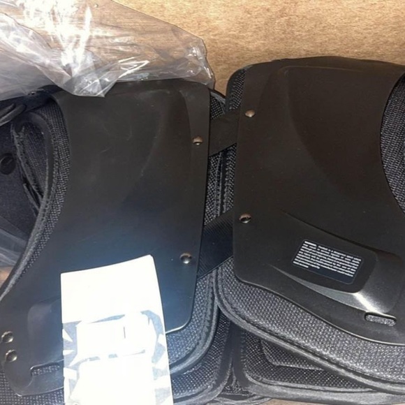 Xenith youth football pads - Picture 2 of 2